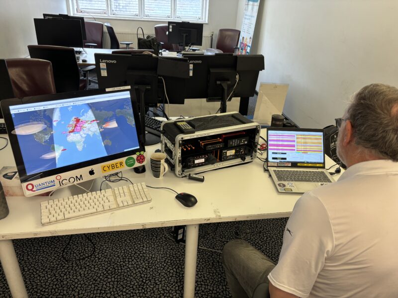 FT8 amateur radio station - sending messages around the world without the Internet